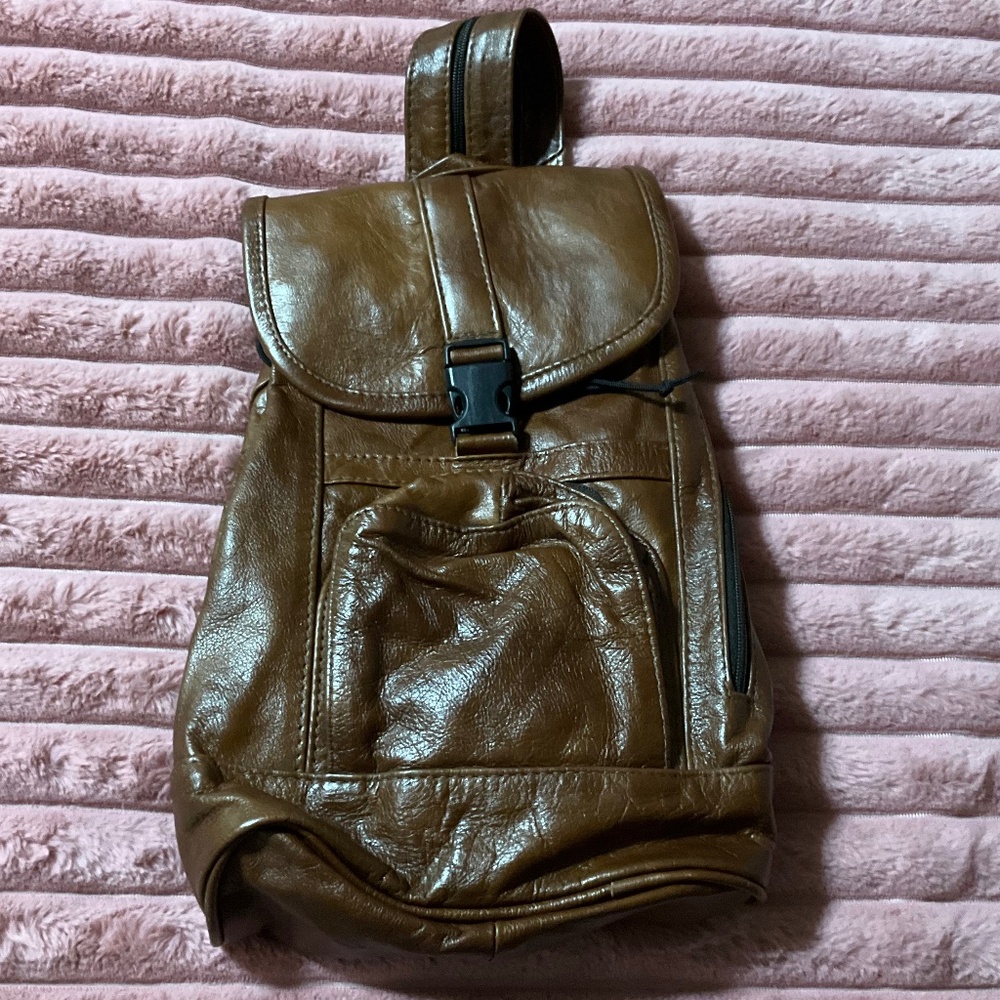 Brown Soft Genuine Leather zipper Strap Sling/Backpack Mexico, very clean